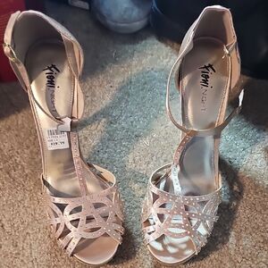 FIONI Clothing Gold Strappy Heels